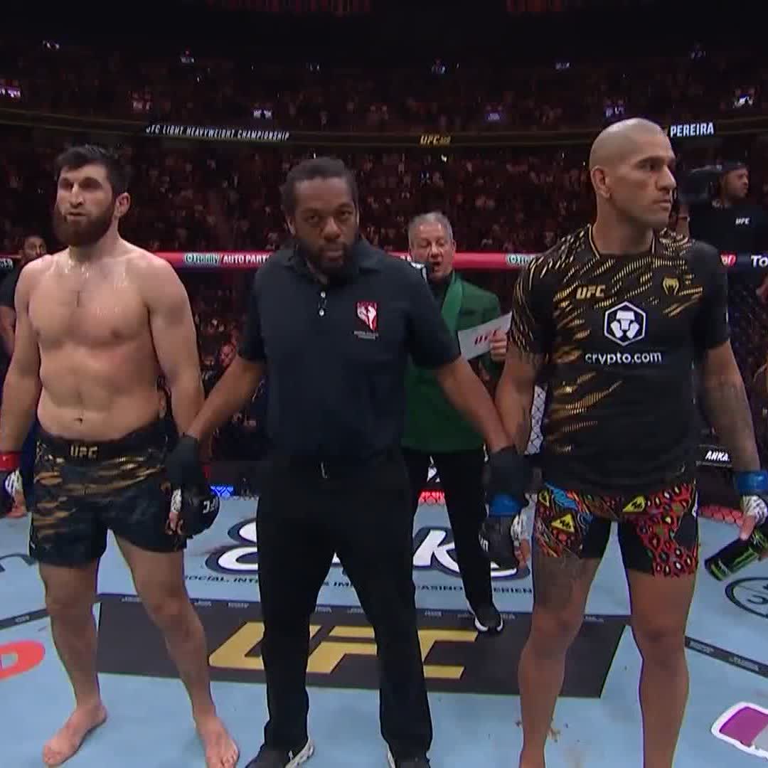O 🇧🇷 Alex "Poatan" Pereira é campeão novamente da divisão meio-pesado do UFC! 🏆 #UFC320 | Assista ao vivo no @UFCFightPassBR | Assine já: