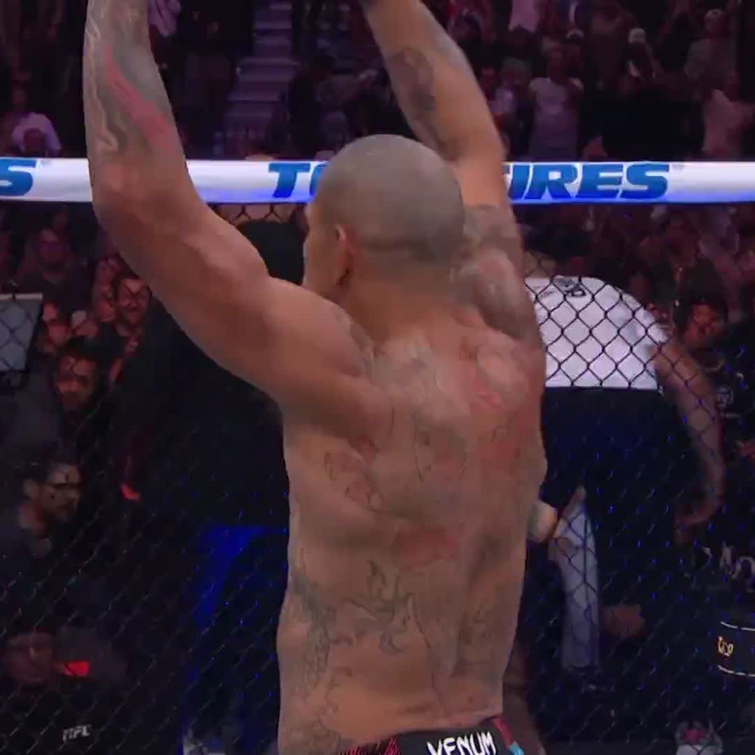 1RKO勝ちしたペレイラによるシャマコール🔥 #UFC320
