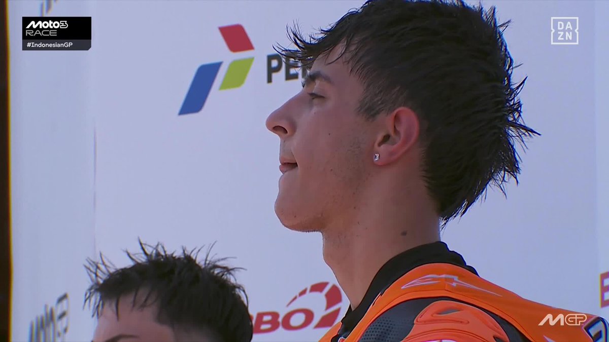 José Antonio Rueda viviendo un sueño ✨ El himno de España suena en honor del nuevo campeón del mundo de Moto3 🇪🇸 #IndonesianGP 🇮🇩 #MotoGP 🏁