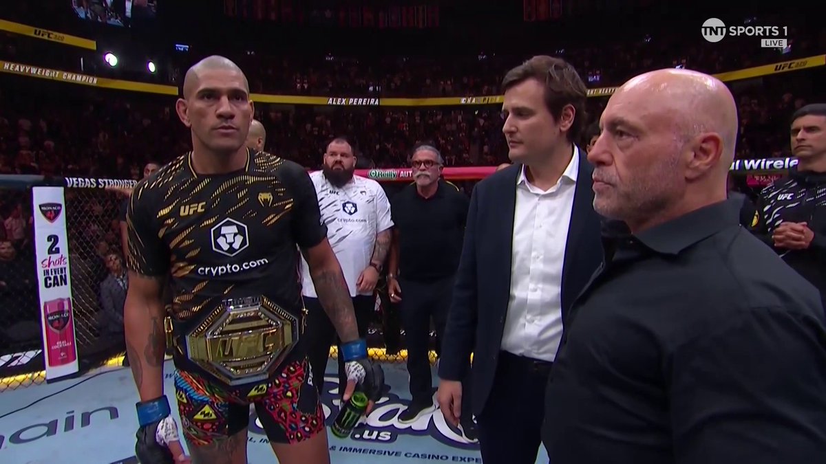 Seems like Alex Pereira was planning on calling out Jon Jones after his win, but instead asked for a moment of silence for Arthur Jones who passed away yesterday Pure class 🙏❤️ #UFC320