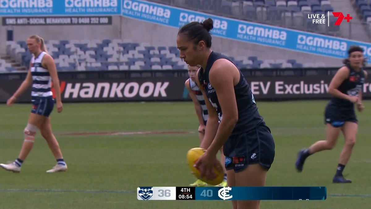 The rundown and the finish. Vescio, you star! 🤩 #AFLWCatsBlues