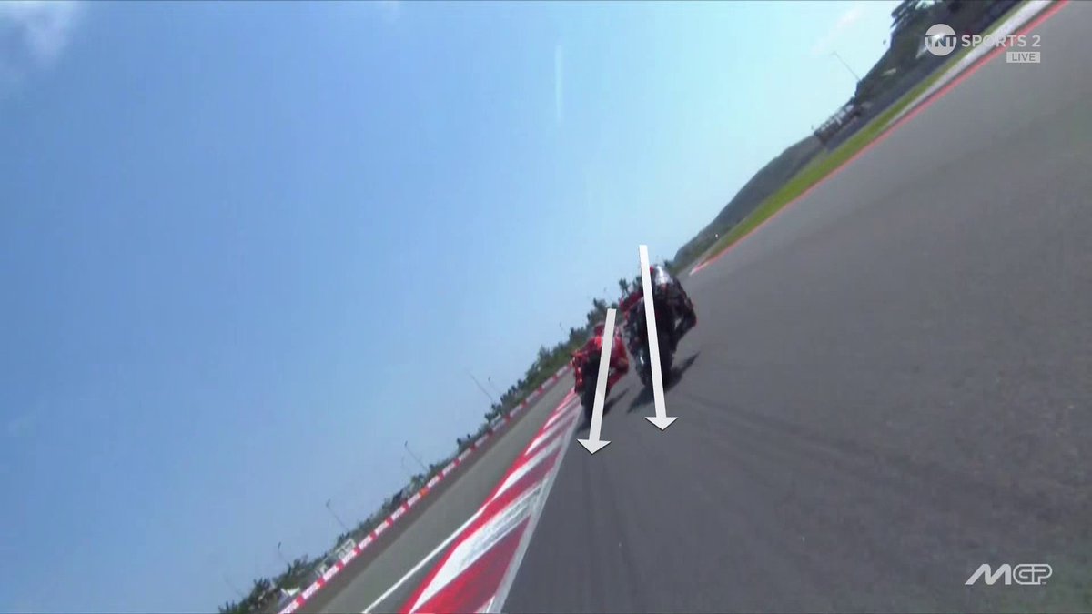 Neil Hodgson breaks down the incident between Marc Marquez and Marco Bezzecchi frame-by-frame 🗣️ #MotoGP | #IndonesianGP