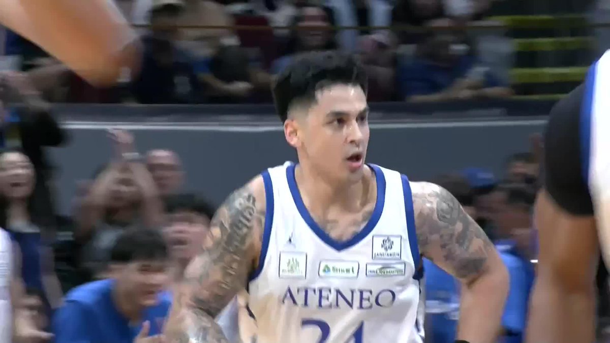 ESC-O-BAR HANDLES 🌀 Dominic Escobar shows off slick handles with an early crossover to ignite the Ateneo Blue Eagles’ offense against the DLSU Green Archers in Round 1 of the UAAP Season 88 Men’s Basketball Tournament! #UAAPSeason88 #LegendsStartHere