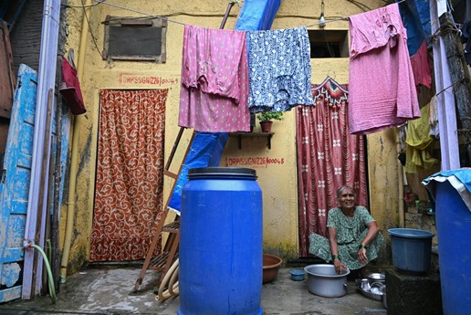 VIDEO: 🇮🇳 In Mumbai, the largest slum in Asia is for sale Bulldozers are soon expected to rumble into Dharavi, flattening its alleyways to make way for a new neighbourhood. The $8 billion plan promises new homes and infrastructure, but it could also uproot hundreds of thousands