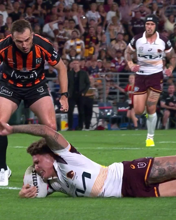 Reece Walsh lit up Accor Stadium with this incredible solo try in the #NRLGF! 🤯