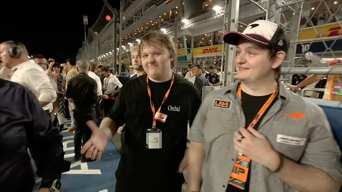 "Martin, I'm his brother" 🤣 Martin Brundle's grid walk didn't disappoint after he unintentionally blanks Lewis Capaldi 🍿
