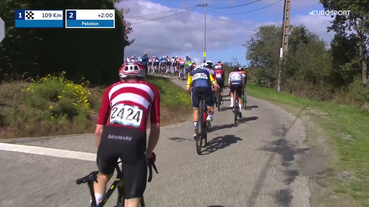 💥 Vingegaard cede ¡a más de 100 kilómetros de meta! El danés resopla y niega con la cabeza. Las carreras de un día siguen sin ser lo suyo. #EuroRoad25