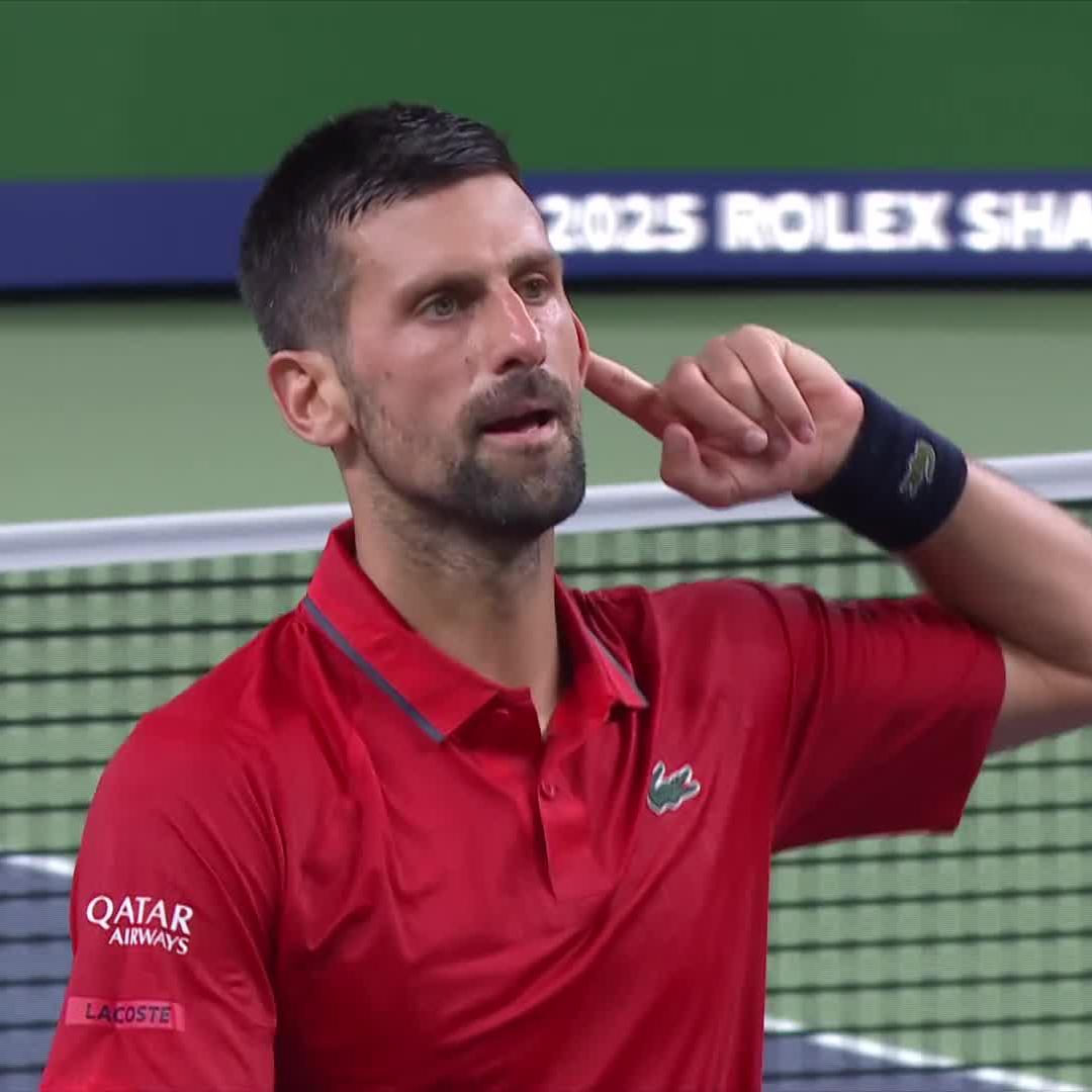 Novak Djokovic wins this insane set point. 🤯 The crowd are on their feet. 👏🏻 Novak is pumped. 😤