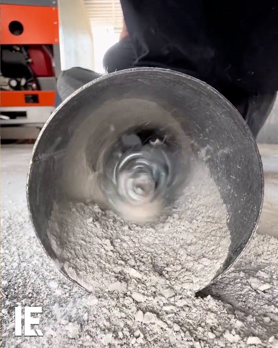 This flexible, high-speed rotating cable uses chain knockers to completely clean and restore clogged pipes. 📹: amjet_sewer_jetting / IG
