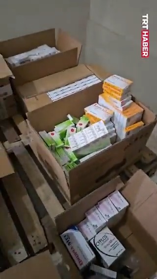 Osmaniye'de uygun koşullarda saklanmayan ve son kullanma tarihi geçtiği belirlenen 250 bin ilaç ele geçirildi, 3 kişi gözaltına alındı.