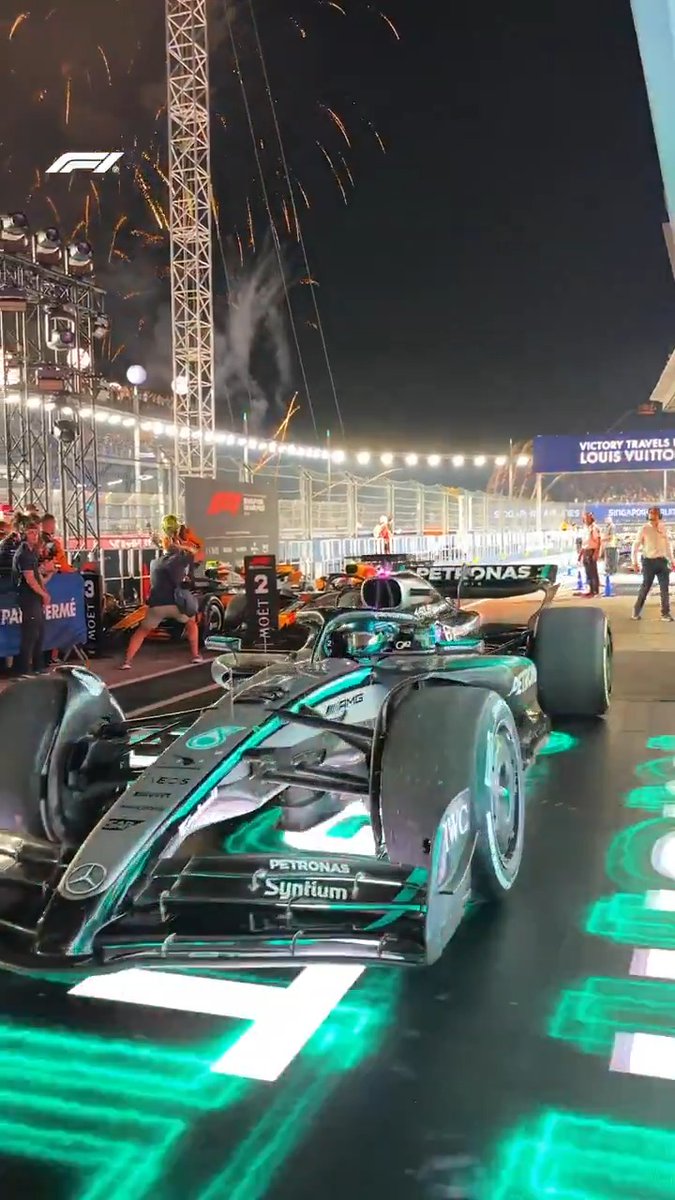 The moment George Russell had been dreaming of in Singapore! 👏🙌 #F1 #SingaporeGP