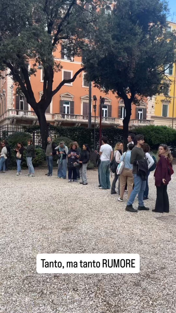 Sale l’attesa per il panel di Saverio Tommasi e a seguire quello di Francesca Albanese. #rumore2025