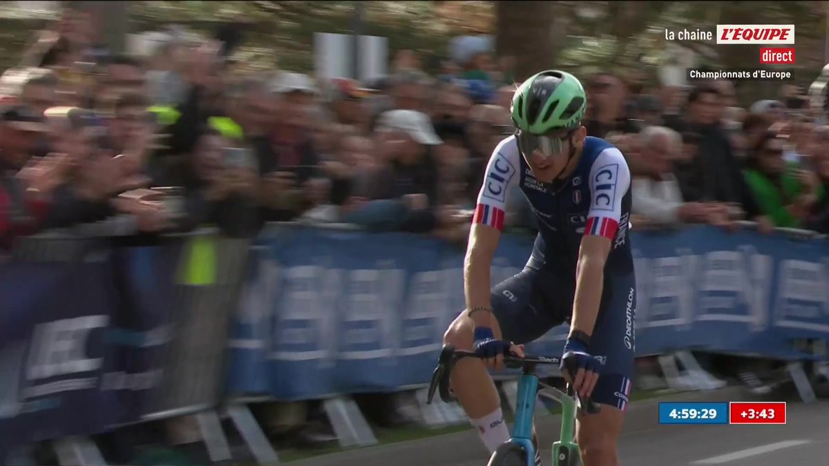 🥉 À 19 ans seulement, Paul Seixas décroche la médaille de bronze sur le Championnat d'Europe ! Le Français complète le podium derrière Tadej Pogacar et Remco Evenepoel. #lequipeVELO #EuroRoad25
