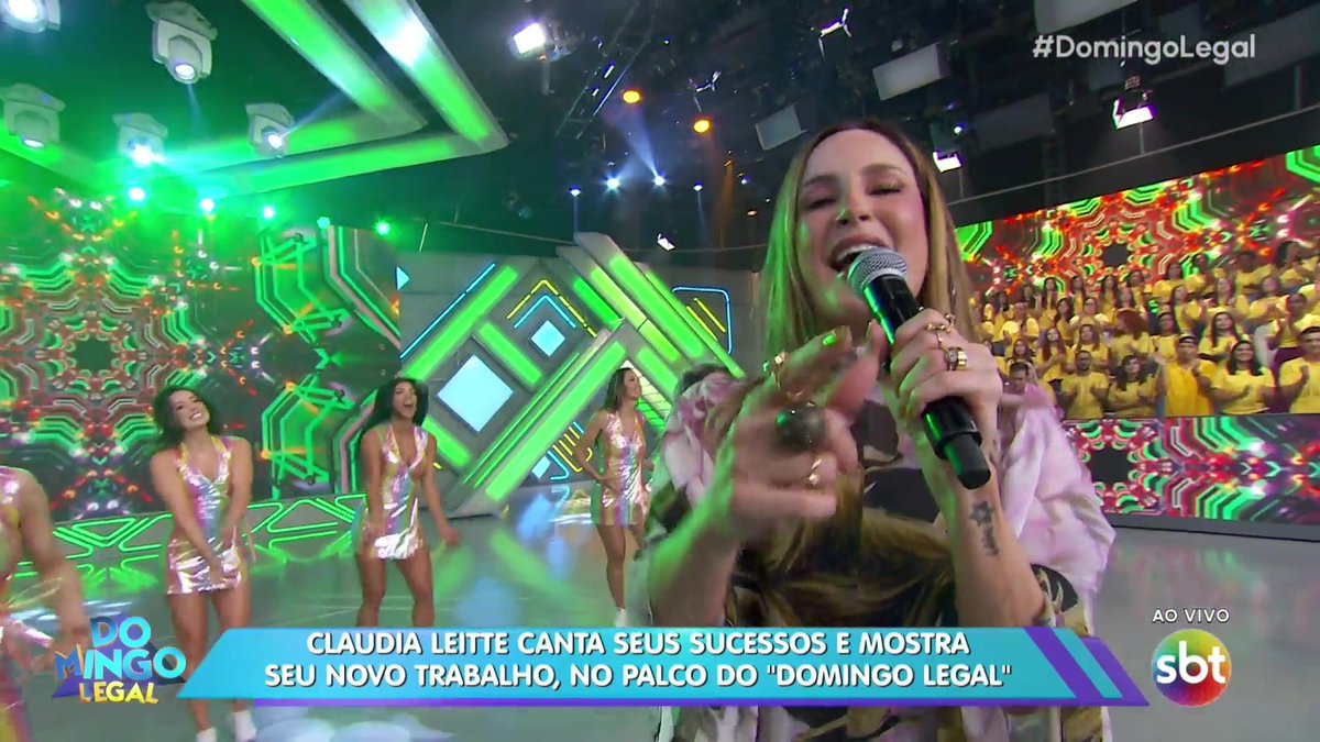 E tem música nova da cantora Claudia Leitte no palco do Domingo Legal!!! #DomingoLegal