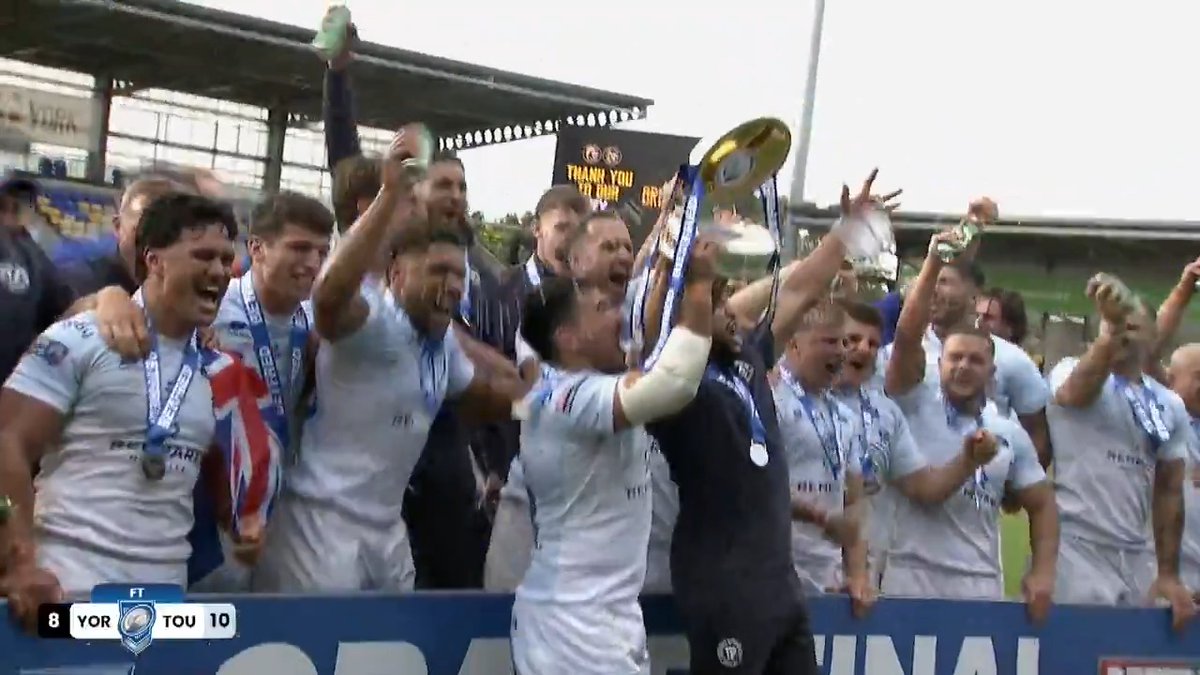 😃 Finally getting to lift the Betfred Championship Grand Final trophy! 👏 Congratulations, Toulouse Olympique
