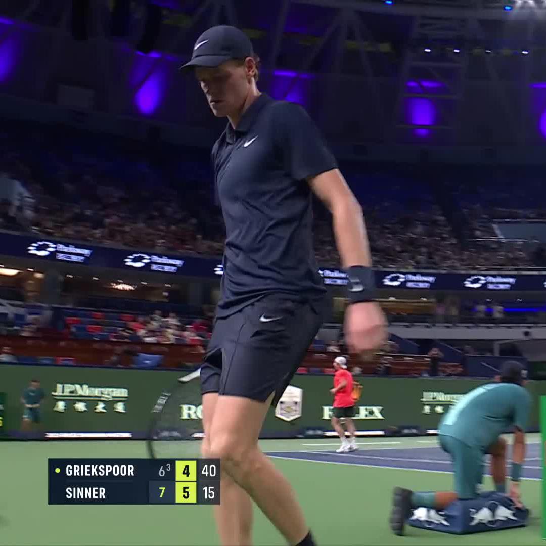 Jannik Sinner with a SENSATIONAL drop shot &amp; lob combo against Griekspoor in Shanghai. Adding more ‘unpredictability’ to his already impenetrable game. Can’t out-fox the Fox. 🦊