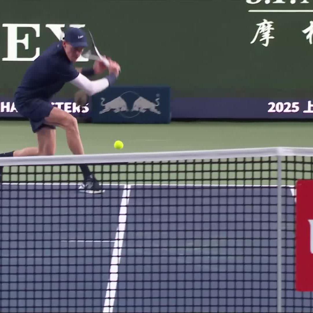 JANNIK SINNER HITS A FLAWLESS DROP SHOT IN SHANGHAI. Speechless. 🤯🤯🤯🤯🤯