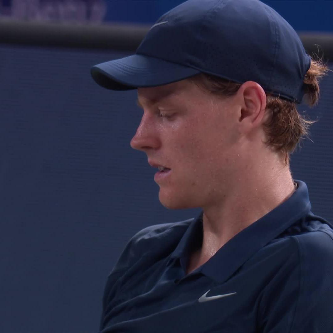 Not how anyone wanted it to end 😢 Jannik Sinner is forced to retire hurt in the third set meaning Tallon Griekspoor progresses to the next round #RolexShanghaiMasters