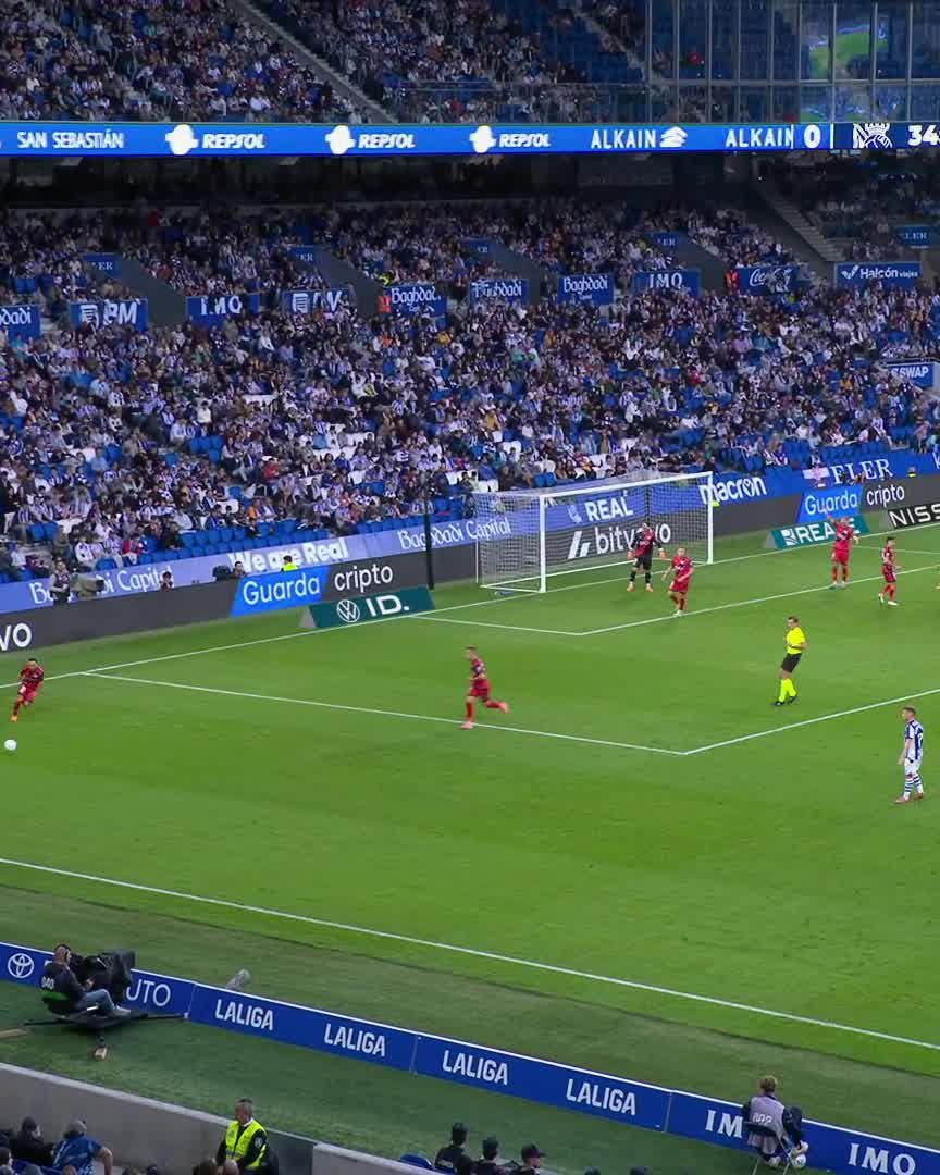 El doble recorte de Guedes. 🫢 Real Sociedad Fútbol | LALIGAHighlights