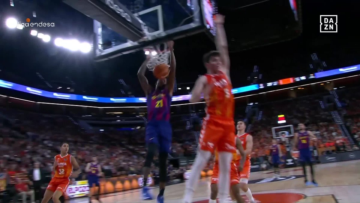 🚀 ¡WILL CLYBURN SOBREVOLANDO EL ROIG ARENA! ¡Bienvenido a la #LigaEndesa, Will Clyburn! 👋 #LigaEndesa | 📺 DAZN España | Barça Basket