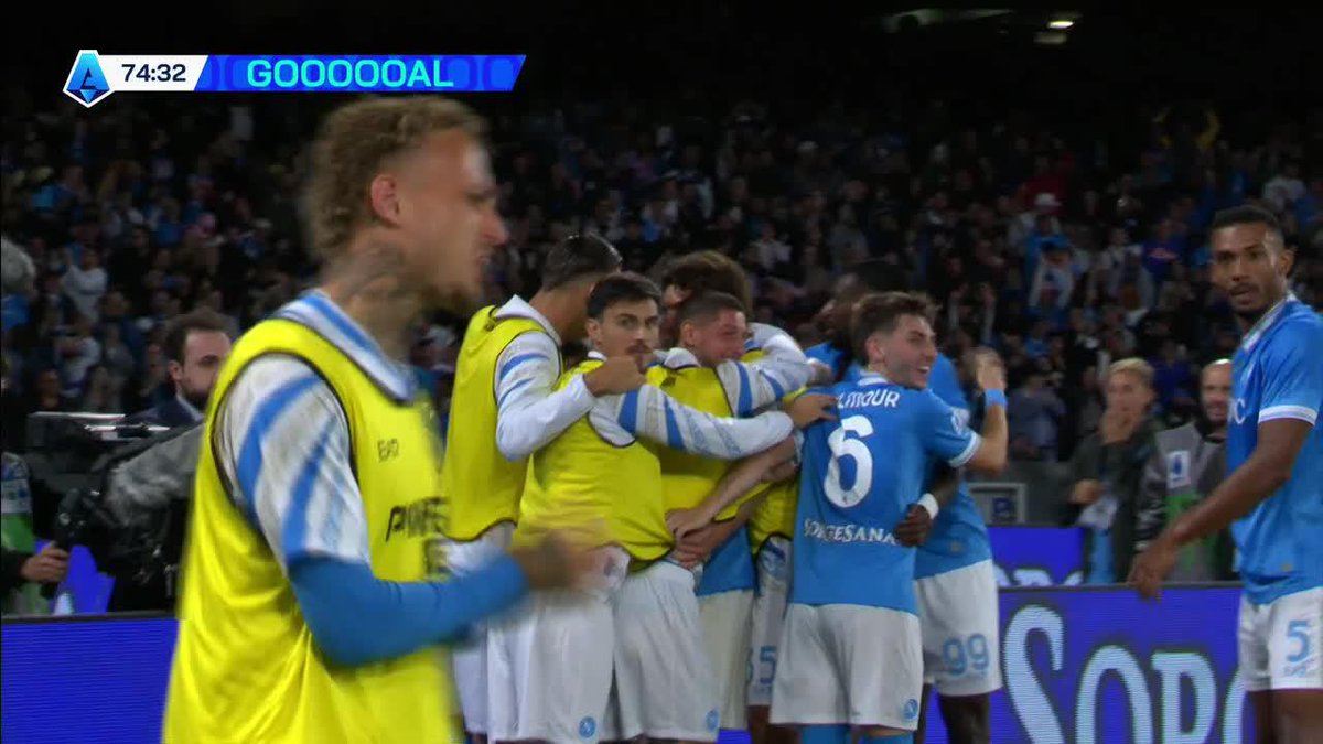 ¡RASMUS IS ON FIRE! Hojlund sacó el manual del delantero y puso el 2-1 para Napoli ante Genoa 📺 Mirá la #SerieA por #DisneyPlus Plan Premium