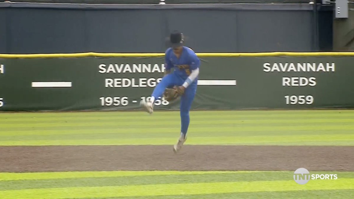 He dribbled the ball before getting the out at first 🤯 The Banana Ball Tour Championship is LIVE on TruTV & HBO Max!