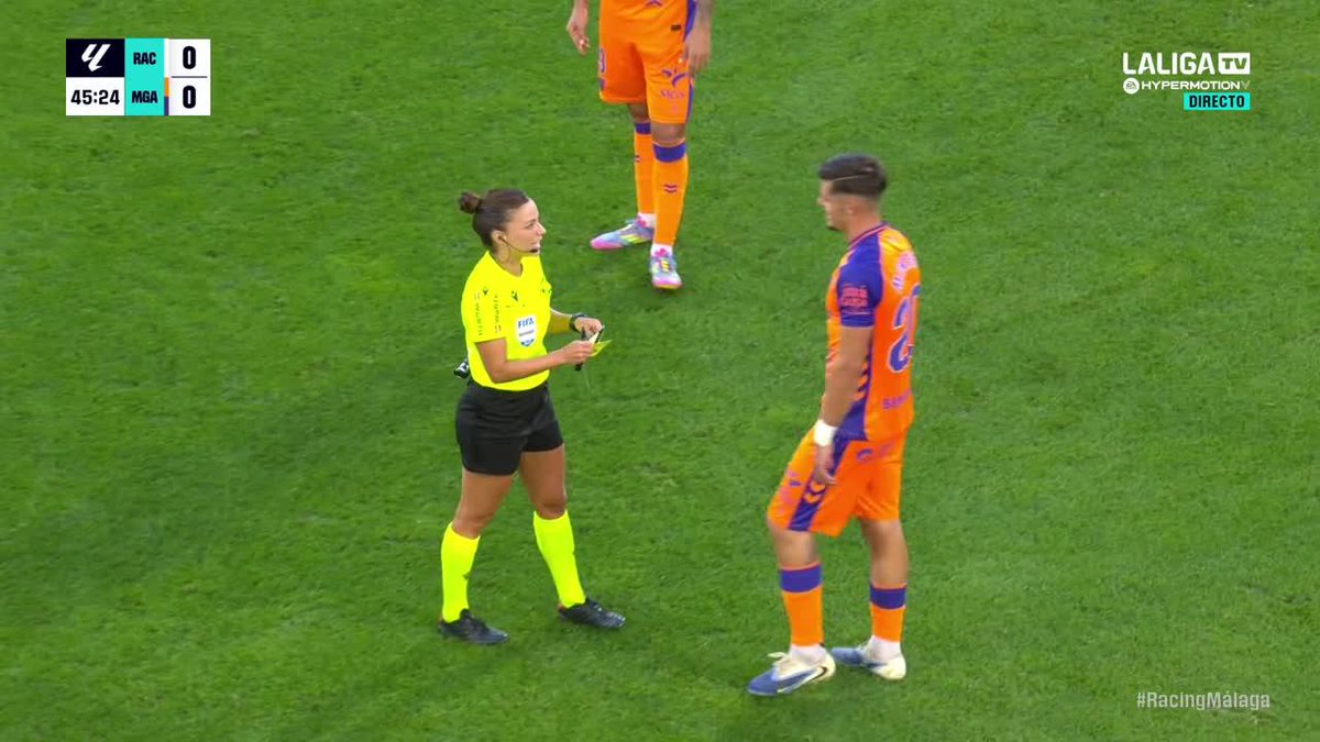 Así fue la expulsión de Javi Montero ante su exequipo 🟥 El VAR avisó a la árbitra para revisar la dura entrada sobre Andrés Martín y el Málaga se quedó con uno menos #LALIGAHYPERMOTION