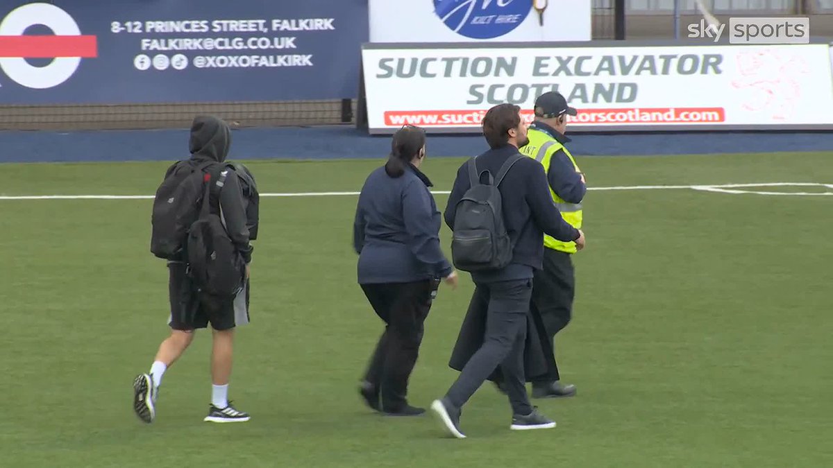 Russell Martin required a police escort from Falkirk’s stadium as Rangers fans gathered around his car ⬇️