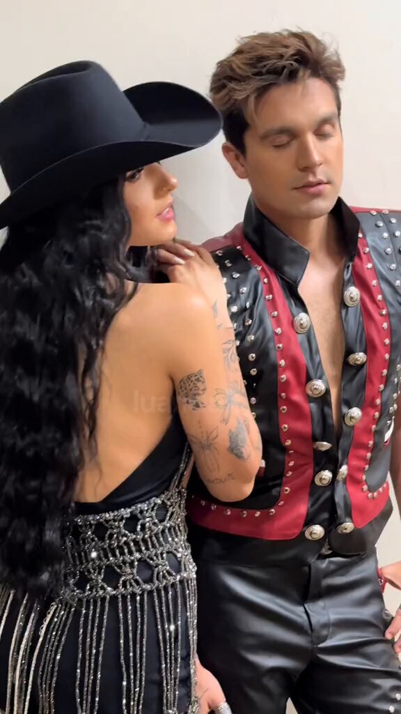 Falta menos de dois meses para a música “DEJAVU”, lançada por Luan Santana em parceria com Ana Castela, completar dois anos.🩷