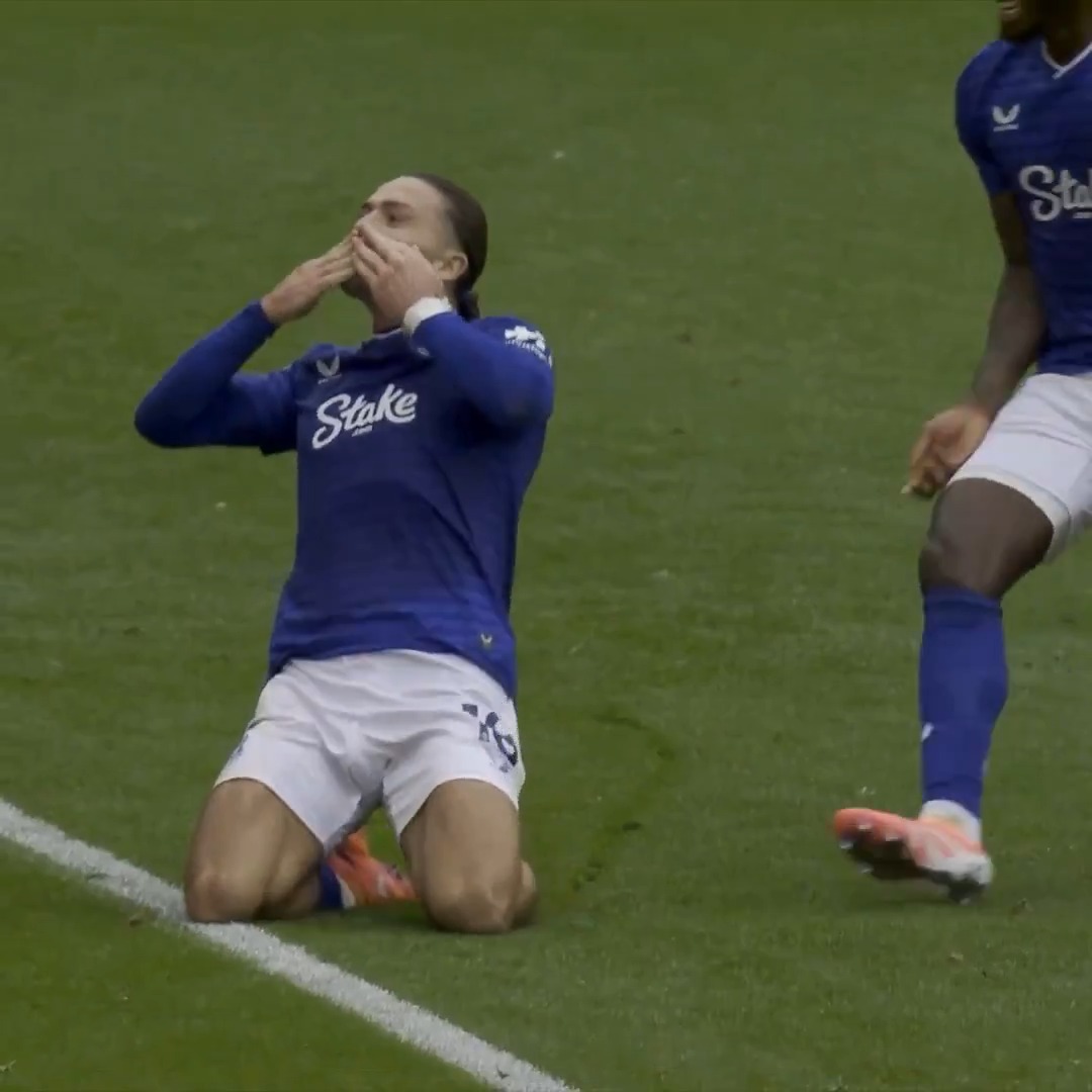 "IT'S IN! It's Jack Grealish! And this stadium ERUPTS!" 🔉 #EVECRY highlights are out now. ▶️