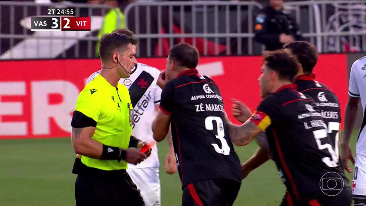 Isso aqui é outro escândalo! Rodada 27 vai ser marcada como a mais terrível da arbitragem brasileira em 2025.