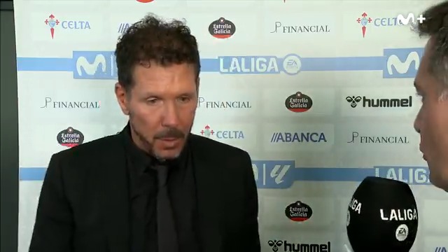 "Muy contento con el trabajo de mis jugadores". "Muy contento con el trabajo de mis jugadores". "Muy contento con el trabajo de mis jugadores". 😠 Simeone, con Sergio Sánchez. #DeportePlus #LALIGAEASPORTS