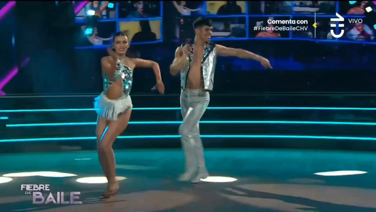 ella ya ganó este programa y es su primer baile #FiebreDeBaileCHV