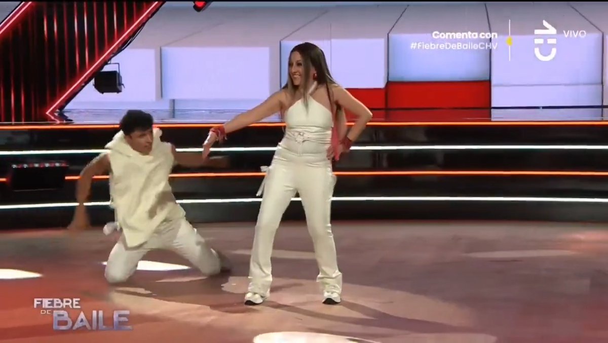 🔴 MENOS RITMO QUE UN PARO CARDIACO: Raquel Castillo cumplió su sueño de ser bailarina de tv #FiebreDeBaileCHV La wea cringe 🤣