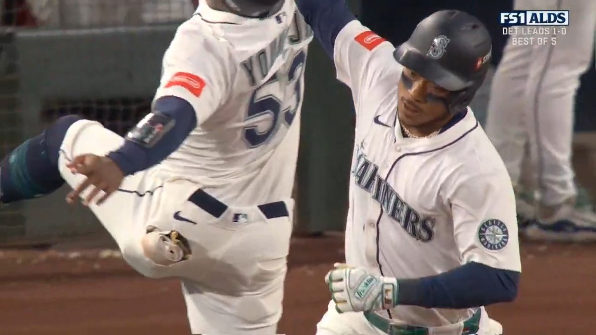 Jorge Polanco had two career #Postseason homers entering today. He's gone yard in each of his last two at-bats! #ALDS