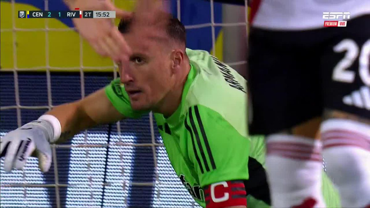 Qué rápido se olvidaron de las series de penales contra Libertad y Unión. Armani siempre está para River. Siempre, lo salva.