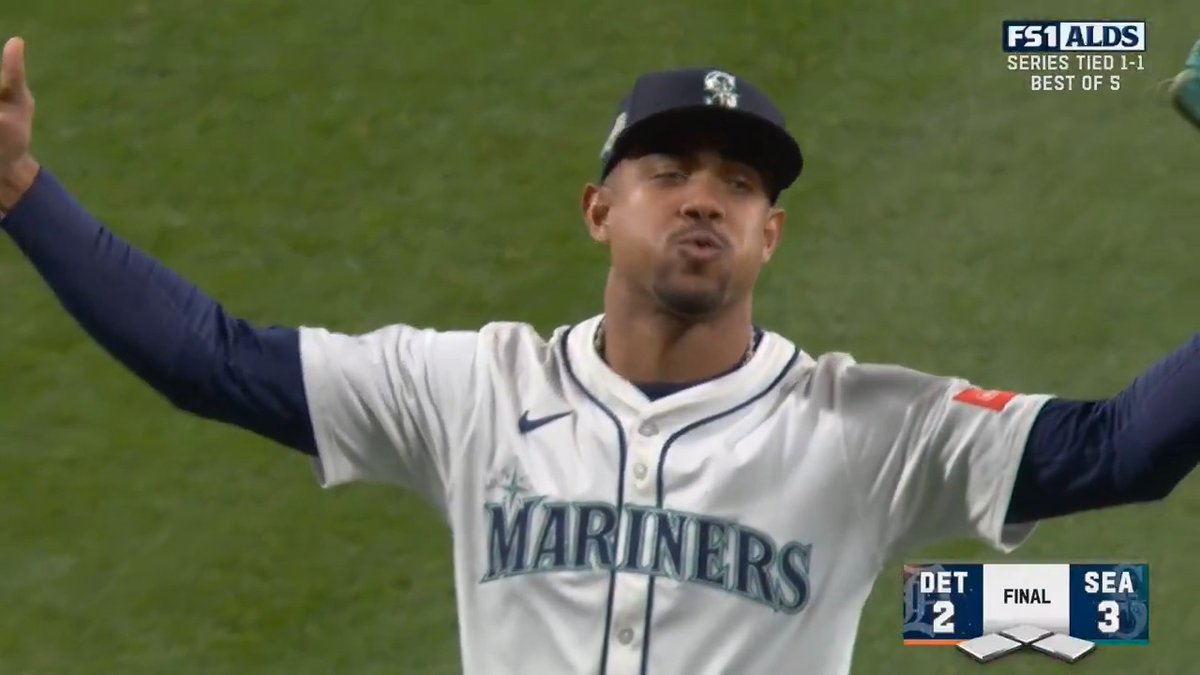 SEATTLE TIES THE SERIES UP! ๐ฑ It's the first Mariners home postseason victory in 24 years ๐ (via MLB)