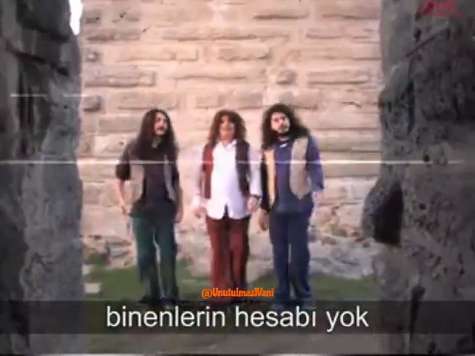 2011 yılında ünlü şarkılara esprili yorumlar getiren Ali Biçim, Bee Gees’in “Stayin’ Alive” şarkısını İstanbul’da toplu ulaşımın kalbi olan metrobüs için uyarlamış ve ortaya “Kaysana” şarkısı çıkmıştı.