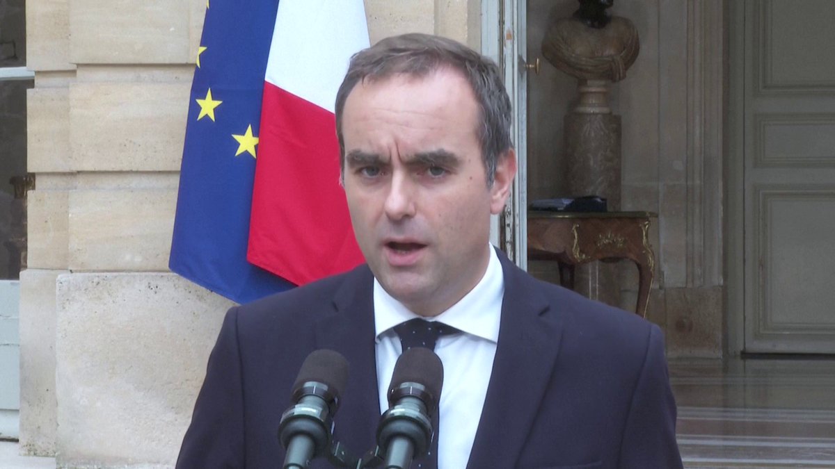 "Les conditions n'étaient plus remplies pour que je puisse exercer ces fonctions de Premier ministre", explique Sébastien Lecornu, après sa démission. "Les partis politiques continuent d'adopter une posture comme s'ils avaient tous la majorité absolue à l'Assemblée nationale."