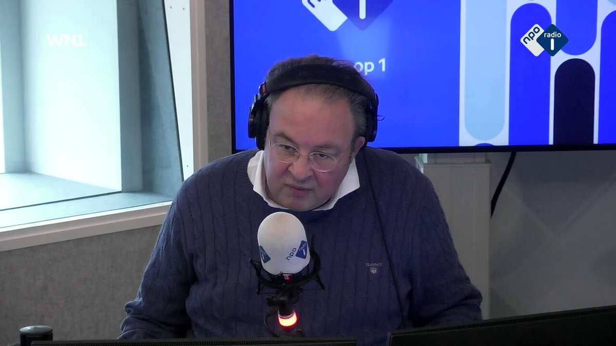 Voormalig D66-Kamerlid Tjeerd de Groot (@TjeerdD66) pleitte er in het verleden voor de veestapel te halveren om het stikstofprobleem aan te pakken. Een gemiste kans? "Soms zeggen we nog weleens tegen elkaar: dat was eigenlijk een heel goed plan. Er was een meerderheid voor. Dat is niet gelukt, de problematiek is verergerd. Er is stilstand." #WNL