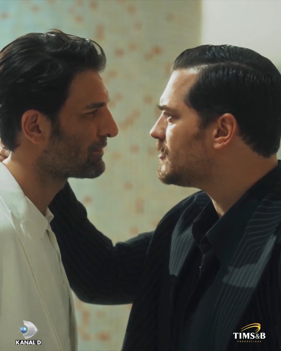 Bizim aramızda yaşanacak tatsız olayları düşün mü? Eşref acımıyor! 🙃💥 #EşrefRüya yeni bölümüyle çarşamba 20.00’de #KanalD’de, tv yayınından hemen sonra ise Amazon Prime’da sizlerle. @kanald @timsandb