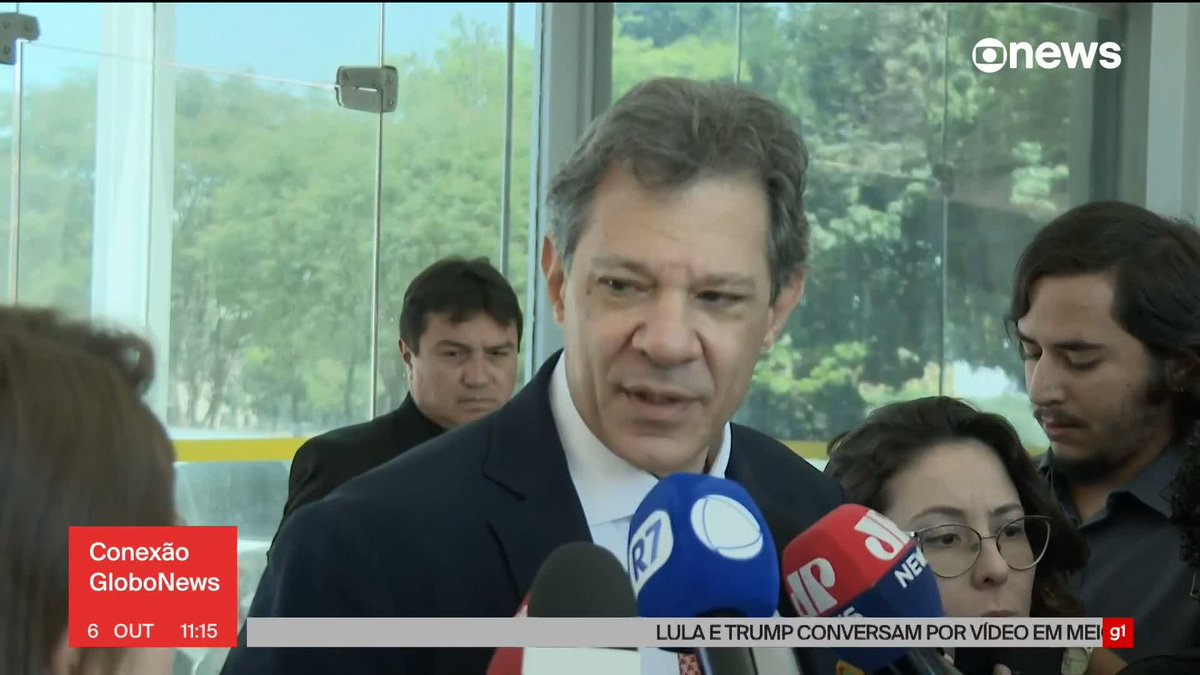 Olha o Haddad feliz da vida com a conversa por videoconferência entre Lula e Trump. Durou meia hora e começou 10h30. Foi boa do ponto de vista econômico, diz Haddad. Lula estava com Alckmin, Celso Amorim, Haddad, Mauro Vieira e Sidônio Palmeira.