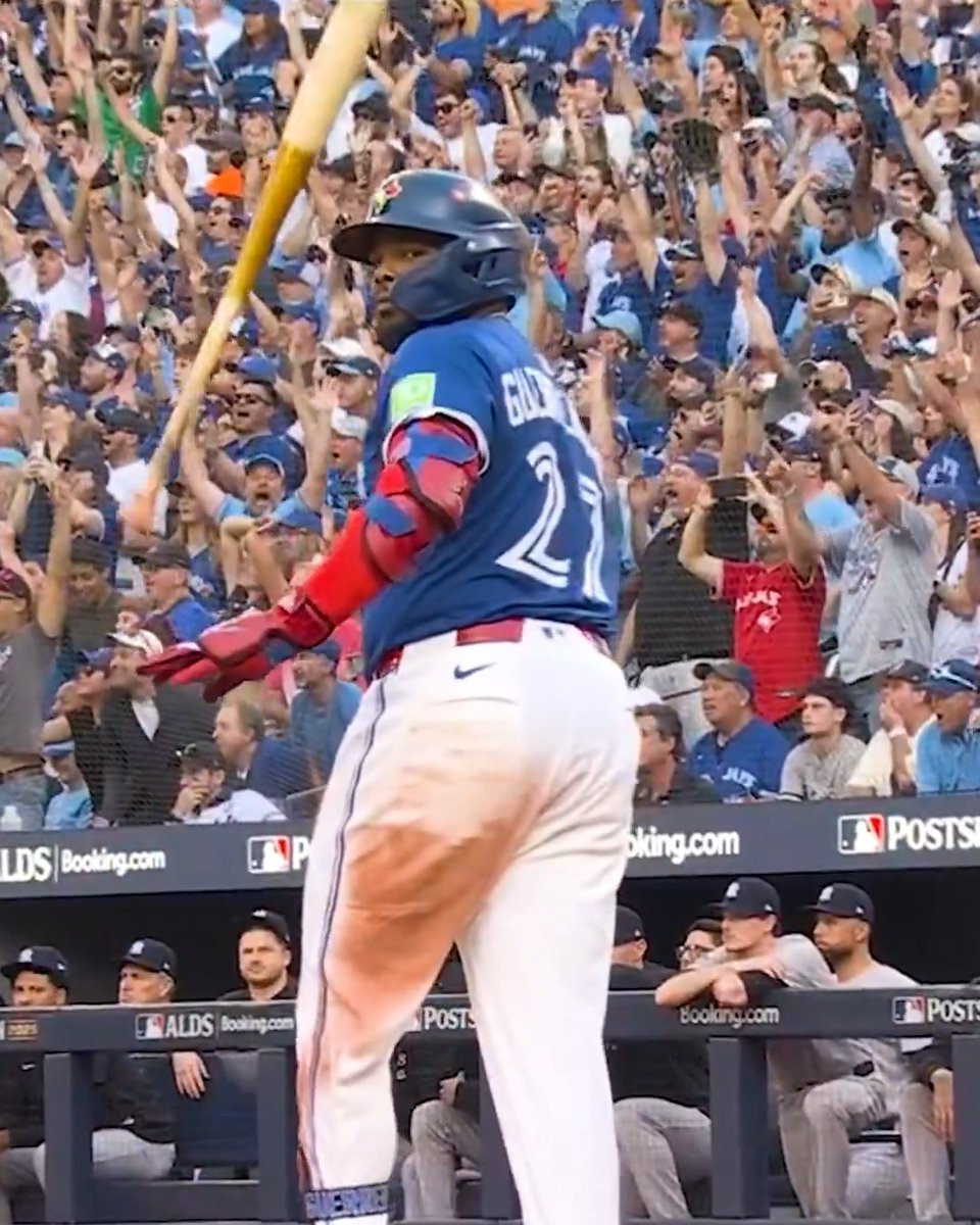 The moment that brought Rogers Centre to its feet 🇨🇦