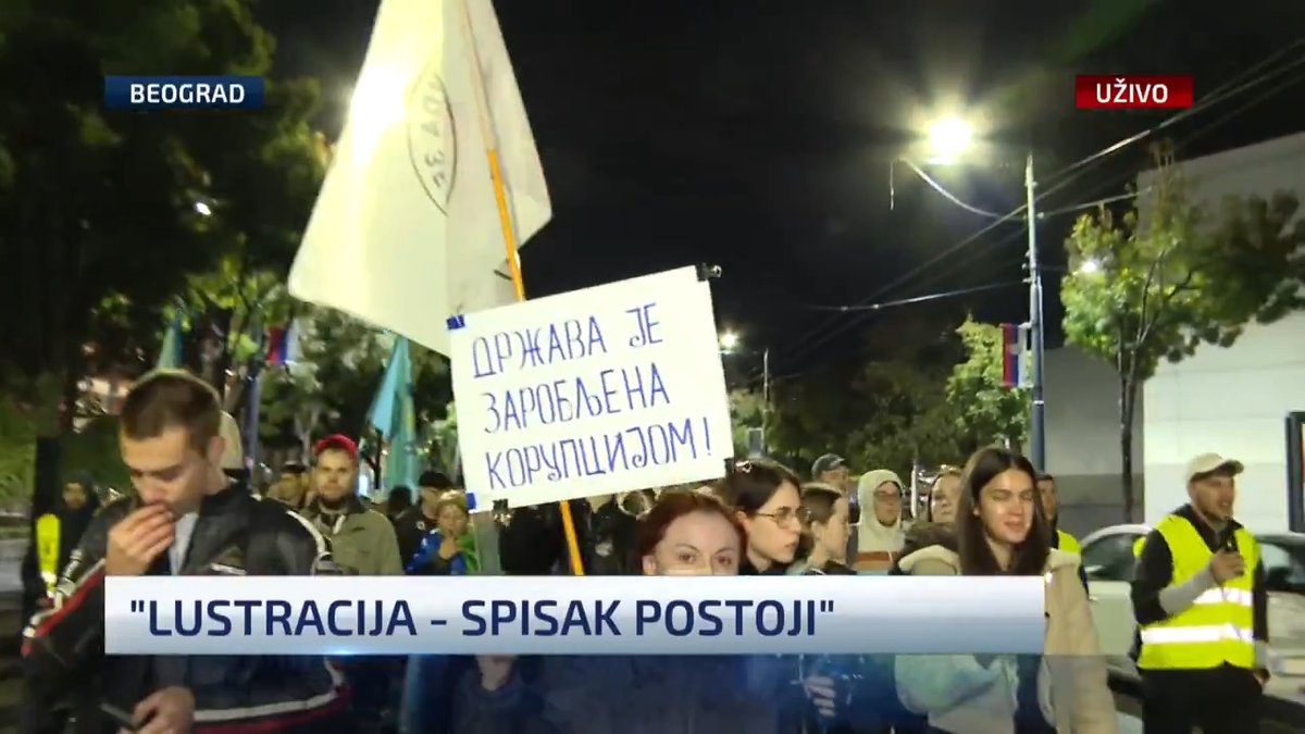 Pod sloganom "Lustracija - spisak postoji" - okupili su se Beograđani ispred Agencije za sprečavanje korupcije. Plan je da se potom upute i do Ustaničke ulice, tačnije do tužilaštva i suda za organizovani kriminal.