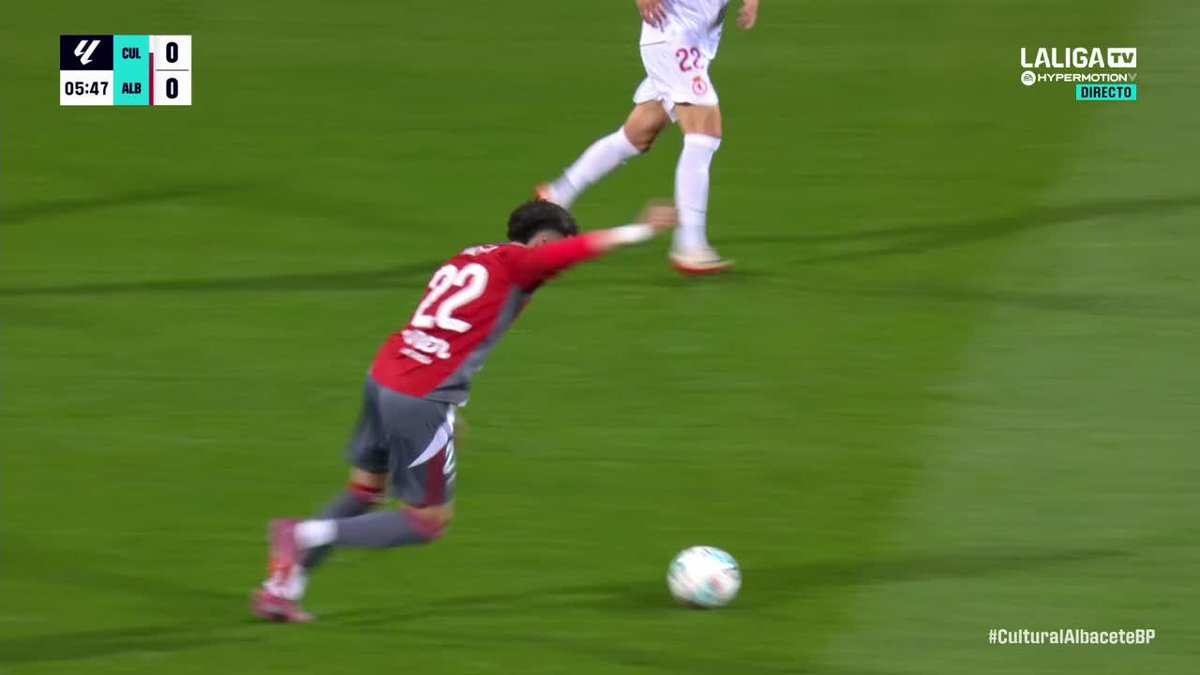 MORCILLO ESTÁ LOCO 😳😳😳😳😳 Llega a meter eso y le mandan el Puskas hoy mismo 👀 #LALIGAHYPERMOTION