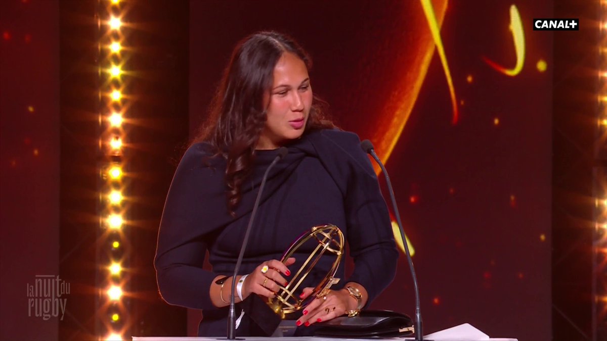 ET LA MEILLEURE JOUEUSE INTERNATIONALE EST TEANI FELEU 💫 #NuitDuRugby