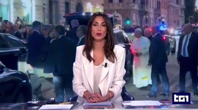 🔴 L'ESCLUSIVA del Tg1: "La macchina del Papa si è rotta ed è salito su un'altra" Un grande boh, comunque non è AI