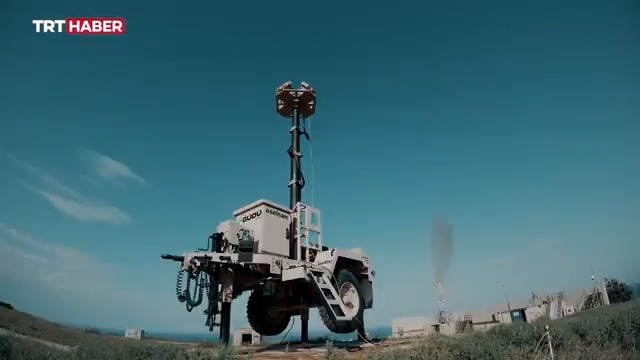 🇹🇷🚀 Türkiye'nin hava savunması yeni kabiliyetlerle güçleniyor. GÖKSUR Kızılötesi Arayıcı Başlıklı Füze, test atışında denize yakın ve alçak irtifadan uçan hedefi tam isabetle vurdu.