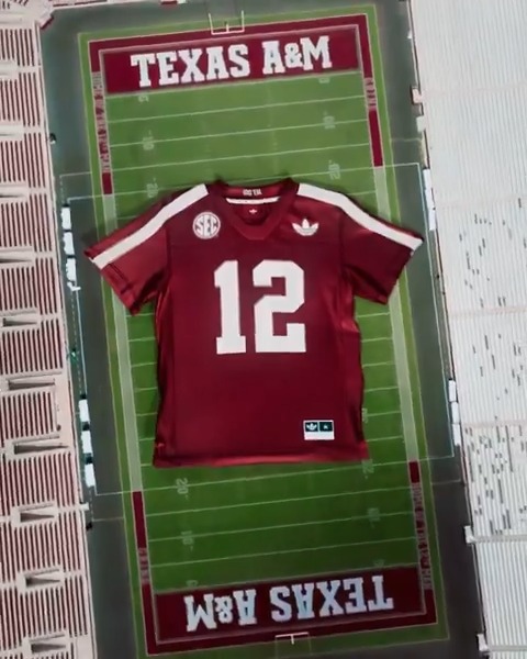 Turning back the clock 🔀 Texas A&M Football On-field 10.11