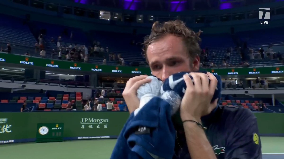 "I suffer at many tournaments, but here everyone suffers .. I'm happy about it." 🥵 Daniil Medvedev offering a unique perspective in Shanghai 🤣